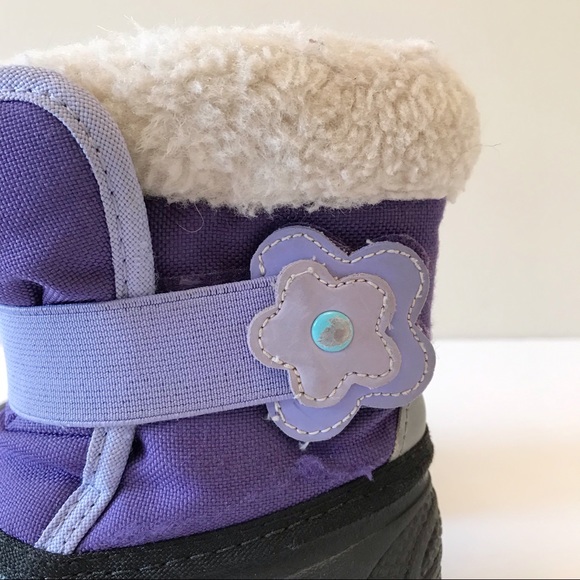 3/20$ Kid’s winter boots size 5 - Picture 2 of 12